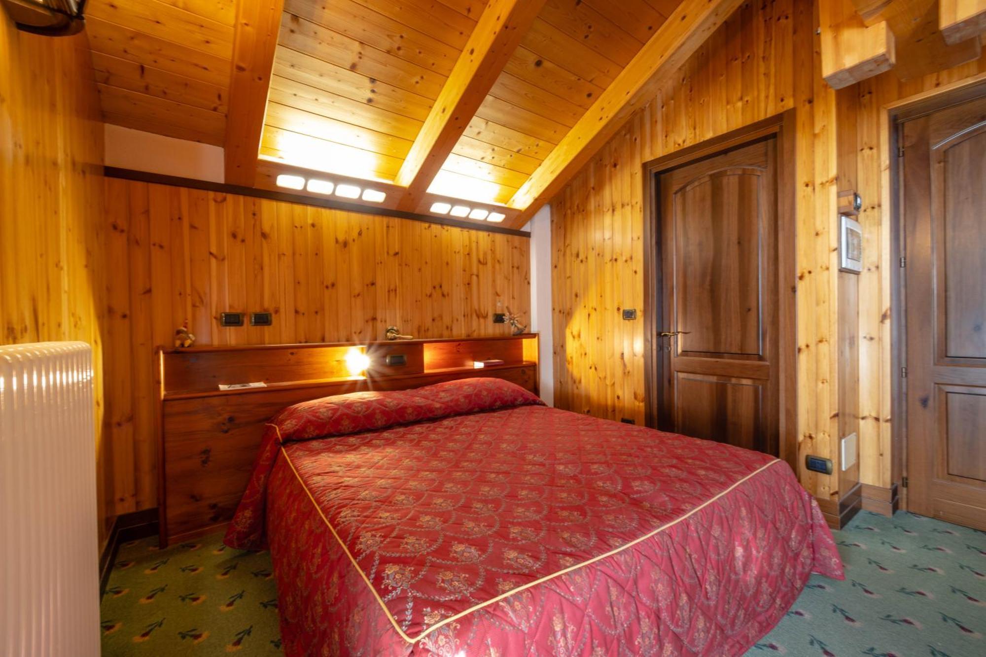 Hotel Bouton D'Or - Cogne Exterior foto