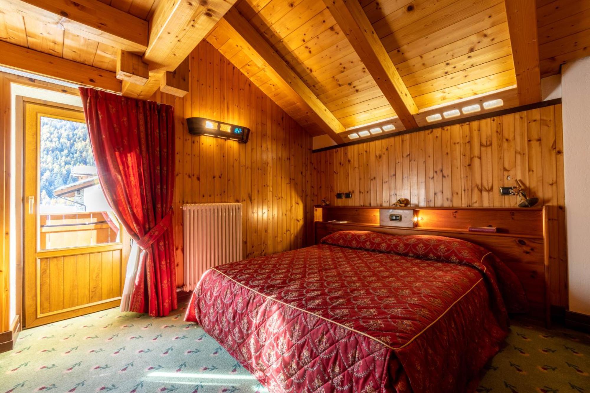 Hotel Bouton D'Or - Cogne Exterior foto