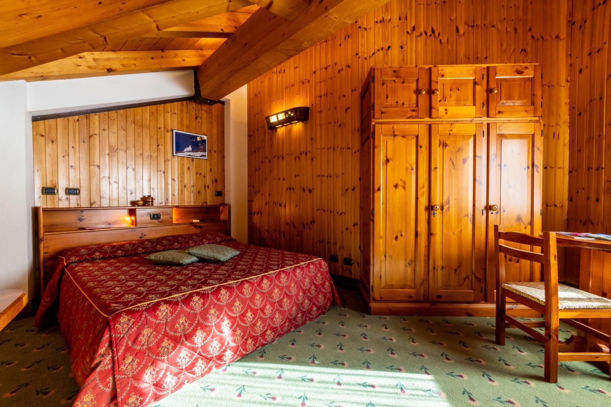 Hotel Bouton D'Or - Cogne Exterior foto