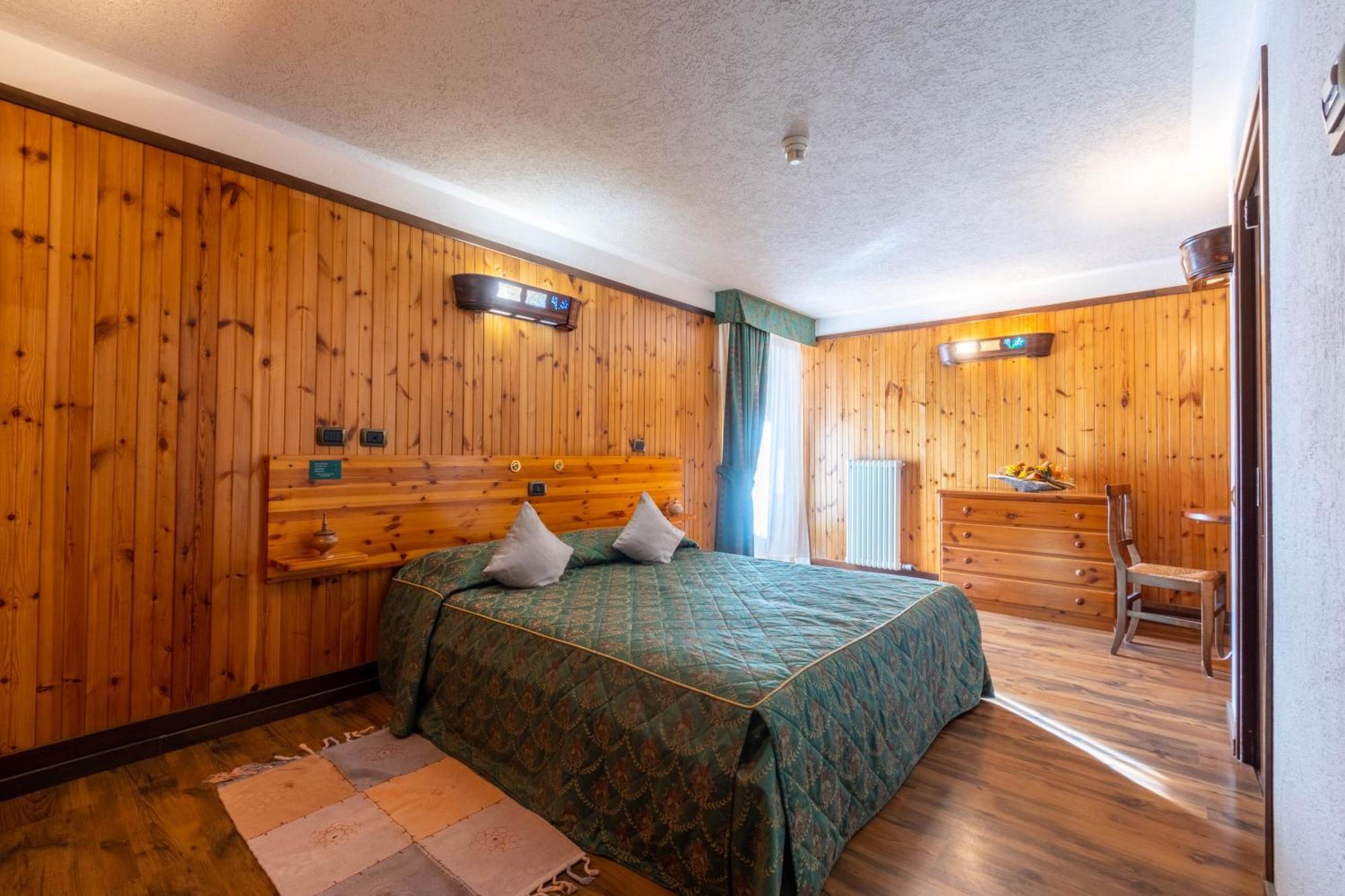 Hotel Bouton D'Or - Cogne Exterior foto