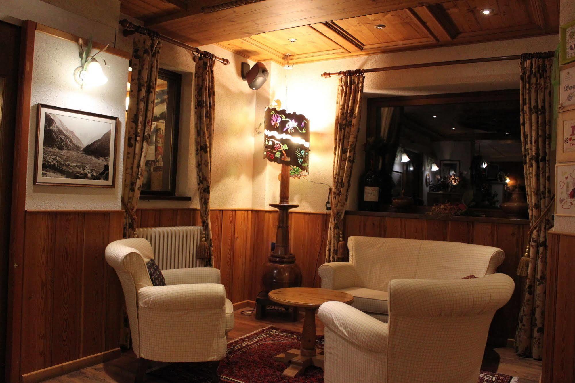 Hotel Bouton D'Or - Cogne Exterior foto